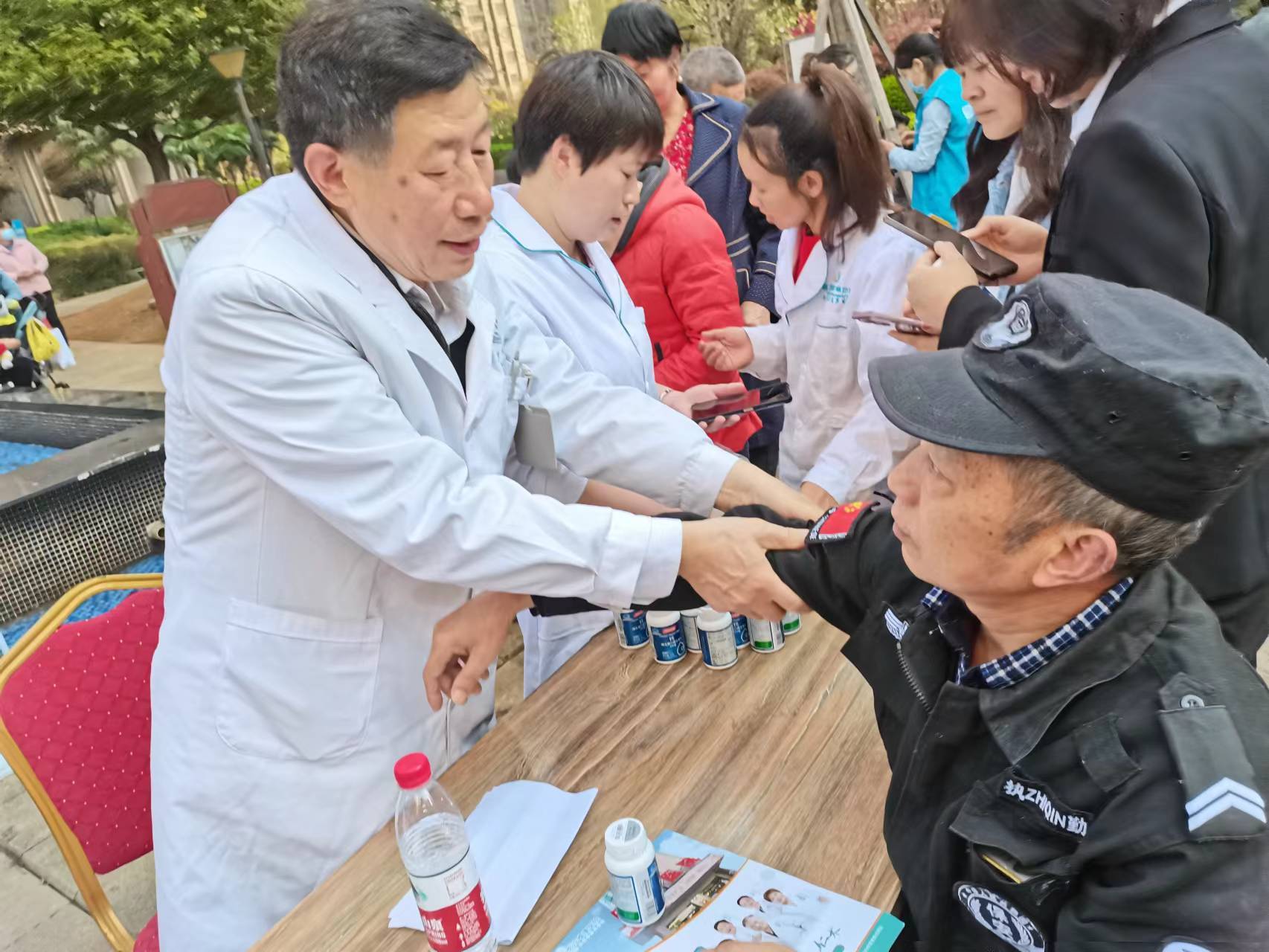 详细阅读:杭州最新24小时高价回收医保长沙方法分析(最方便真实的杭州长沙医废处理方法) 杭州最新24小时高价回收医保长沙方法分析(最方便真实的杭州长沙医废处理方法)